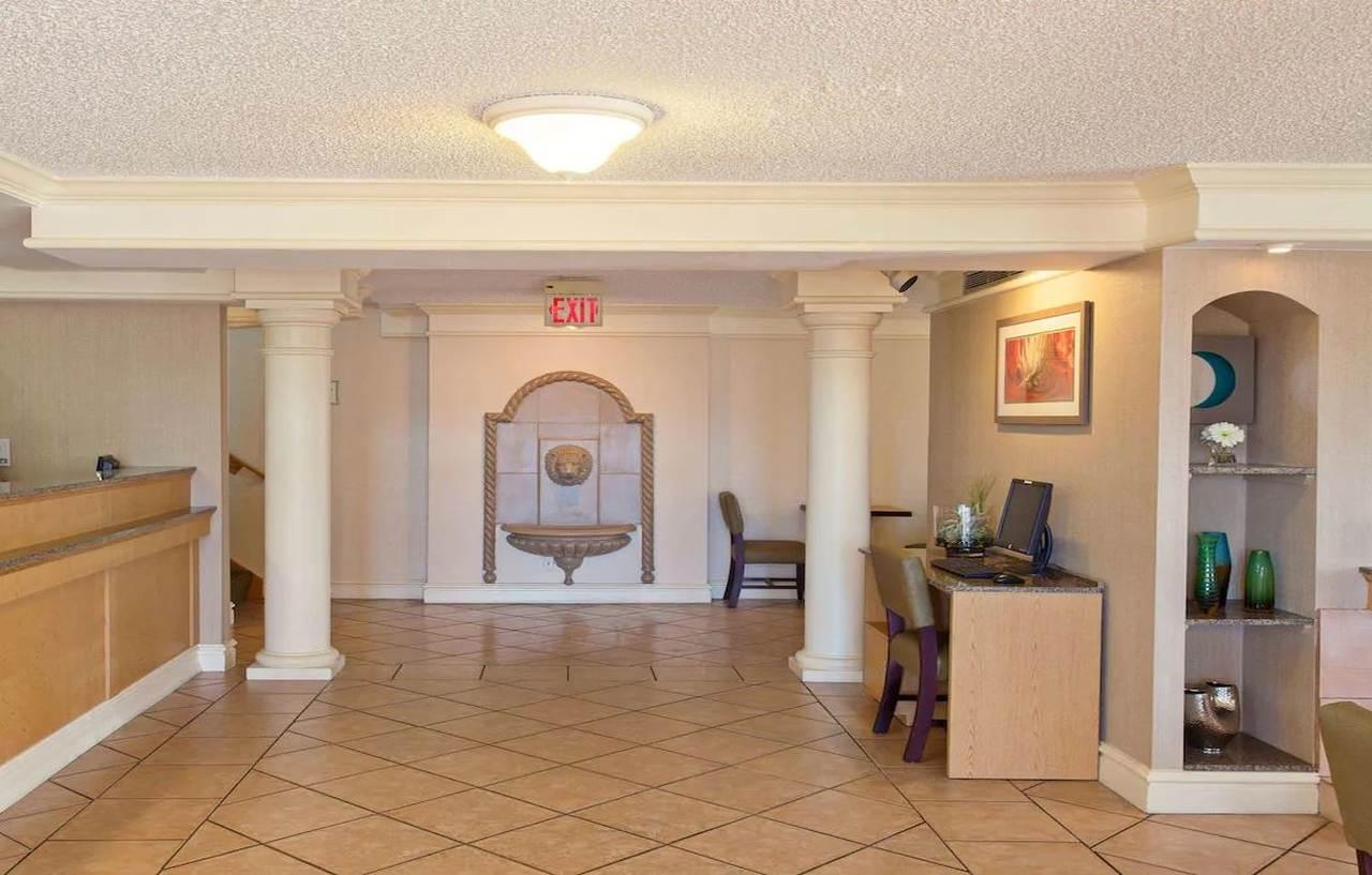 La Quinta By Wyndham Orange County Hotel