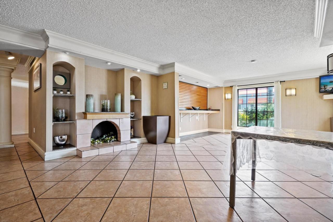 Hotel La Quinta By Wyndham Orange County 3*
