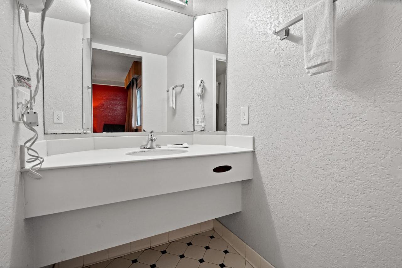 La Quinta By Wyndham Orange County Hotel 3*