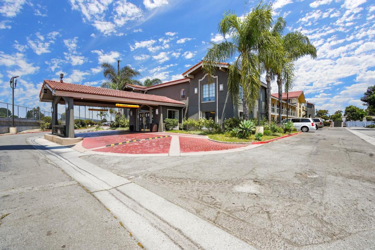 La Quinta By Wyndham Orange County Hotel