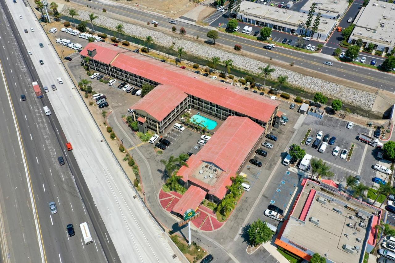 La Quinta By Wyndham Orange County Hotel