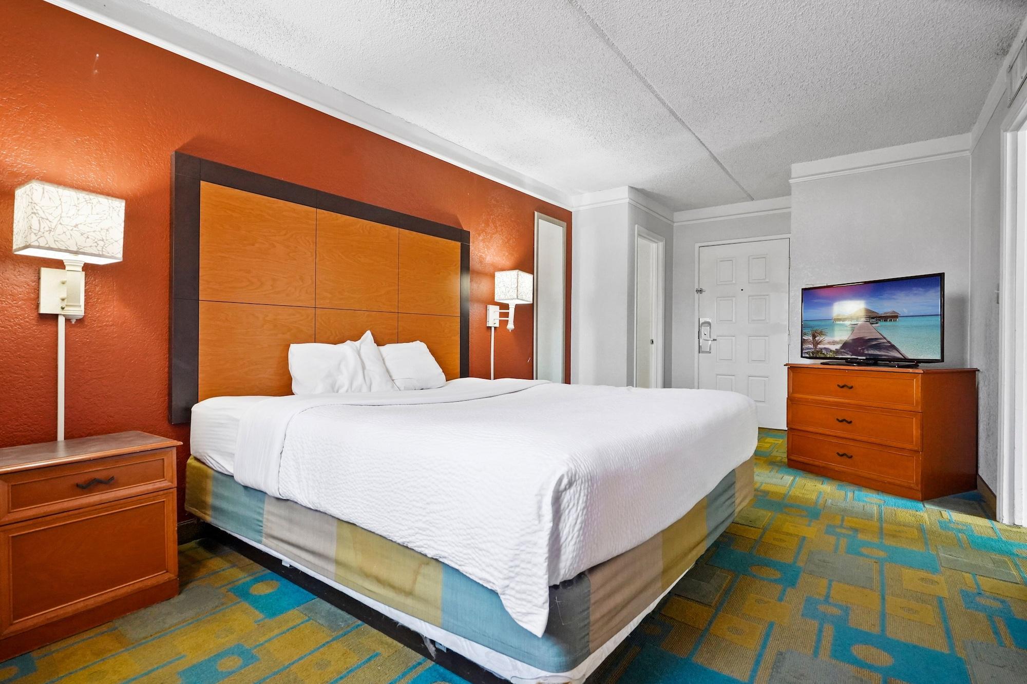 Hotel La Quinta By Wyndham Orange County 3*