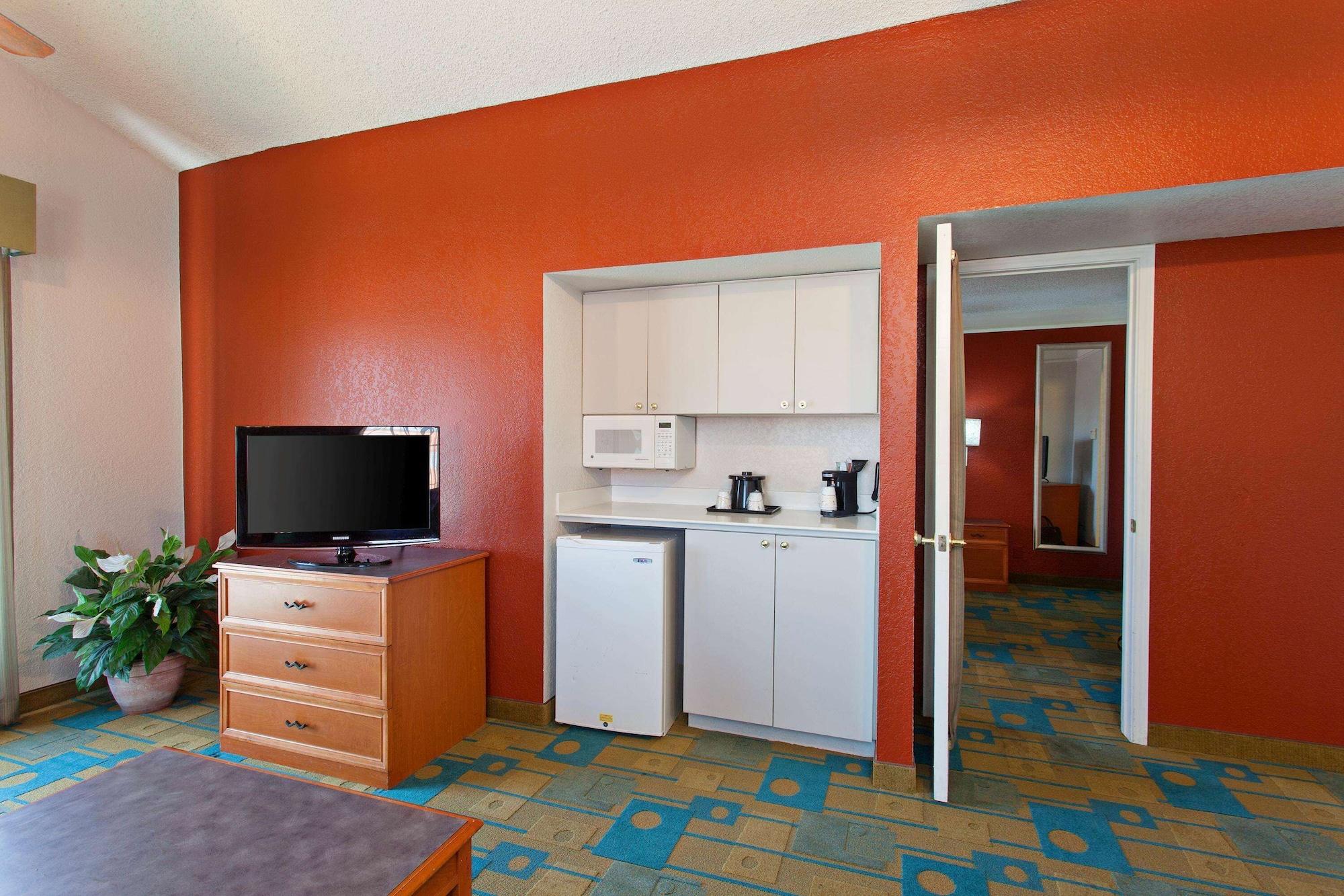 La Quinta By Wyndham Orange County 3*