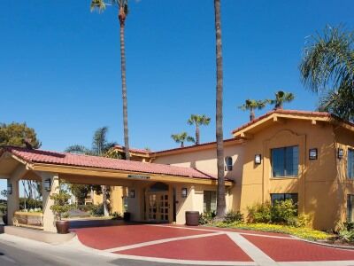 La Quinta By Wyndham Orange County Hotel
